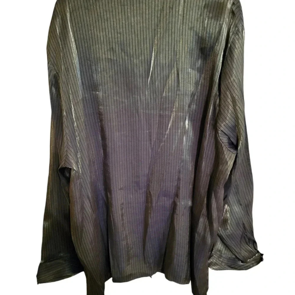 Plus size button down blouse - Picture 2 of 3